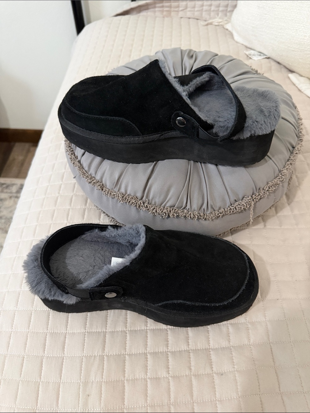 Women's Black Faux Suede Shearling-Lined Slip-On Clog Slippers